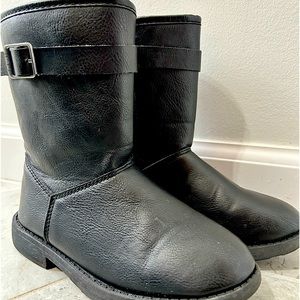 Girl’s black boots
